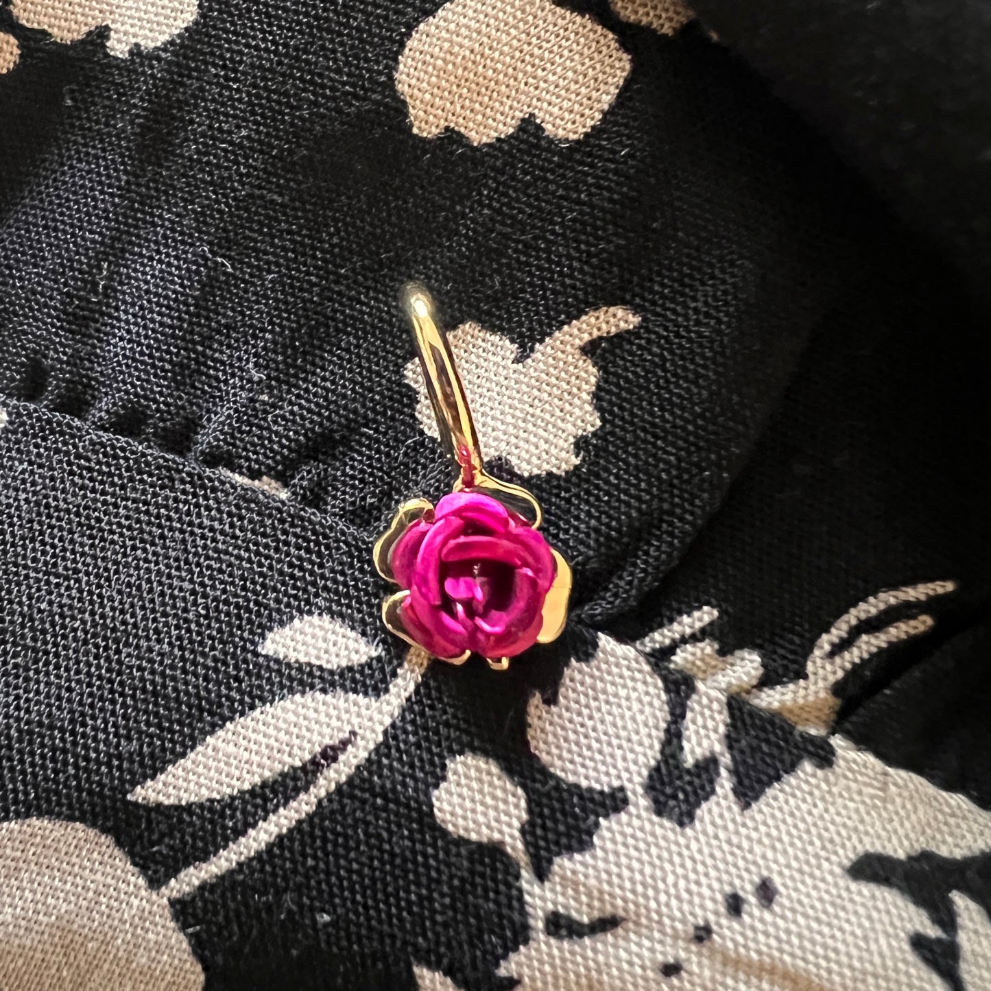 The Sis Kiss In Bloom Mini Rose Charm - 2 colors