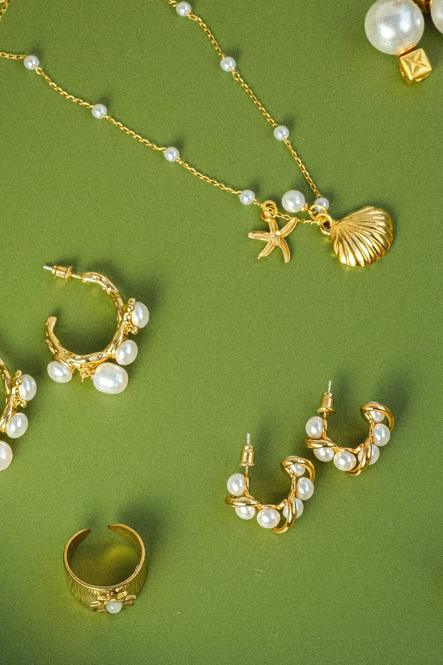 Capella Gold Seashell & Sea Star Pearl Necklace